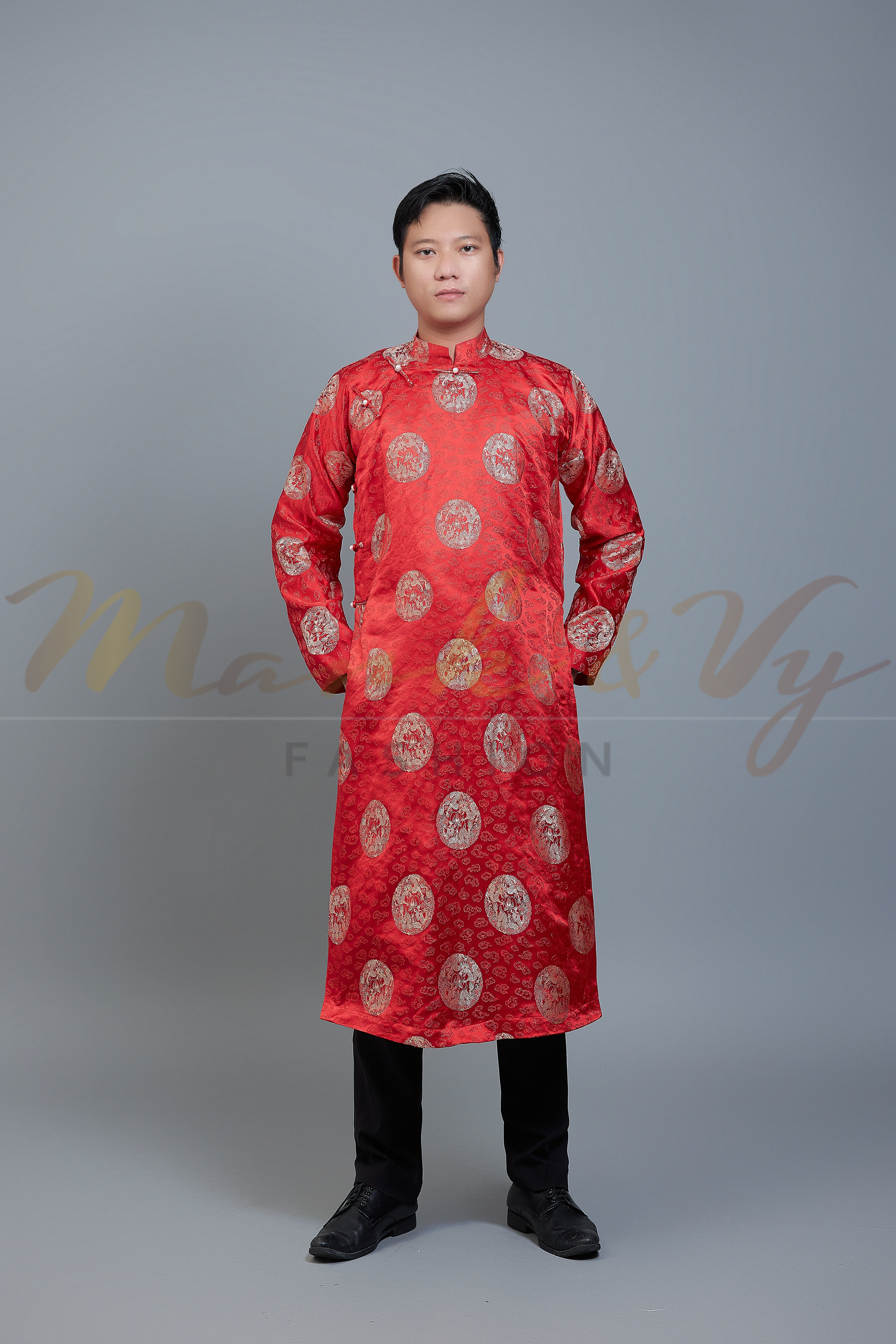 Áo dài nam gấm đỏ hoa văn rồng