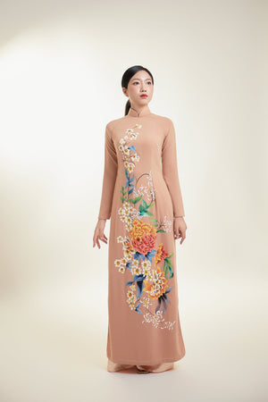Áo dài màu hồng da vẽ hoa