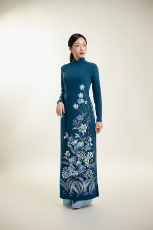 Áo dài lụa xanh cổ vịt vẽ hoa