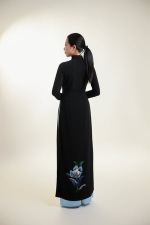 Áo dài lụa đen vẽ tay